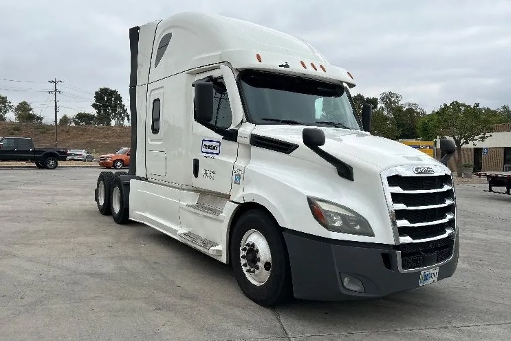 2021 Freightliner Cascadia 126" Sleeper Cab photo 1