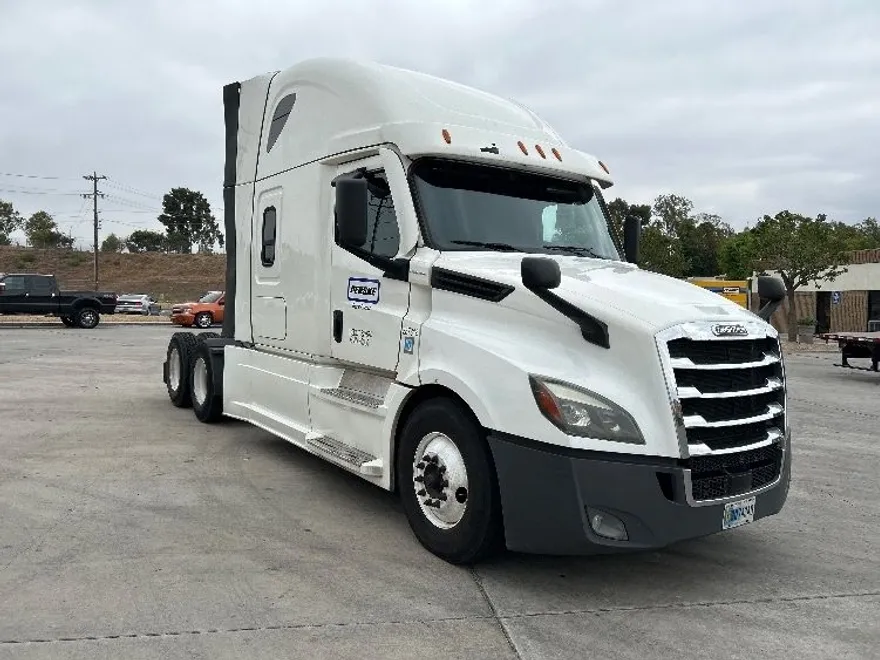 2021 Freightliner Cascadia 126" Sleeper Cab photo 1