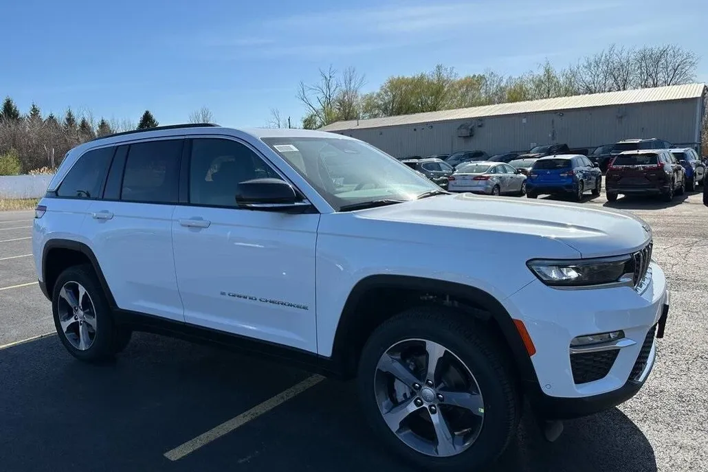2025 Jeep Grand Cherokee Limited photo 1