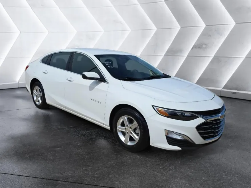2024 Chevrolet Malibu LS photo 1