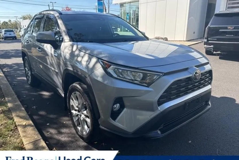 2019 Toyota RAV4 XLE Premium photo 1