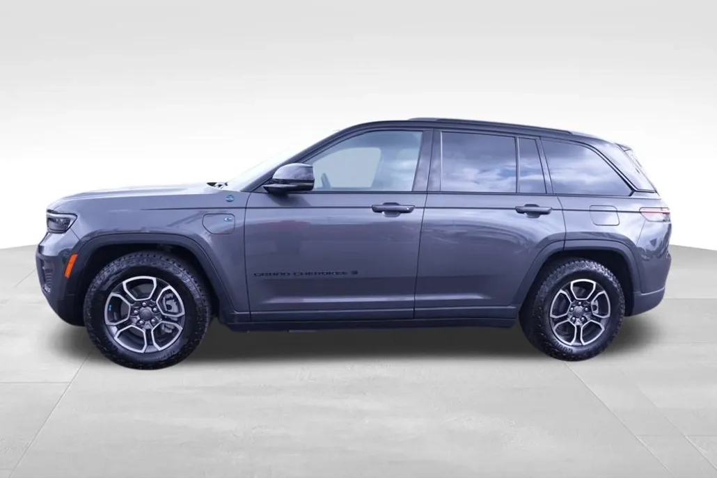 2022 Jeep Cherokee Trailhawk 4xe photo 1