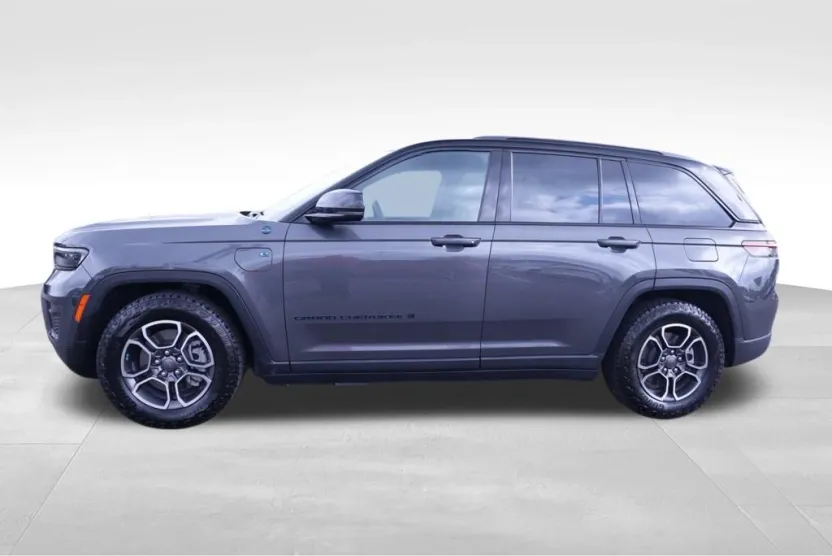 2022 Jeep Cherokee Trailhawk 4xe photo 1