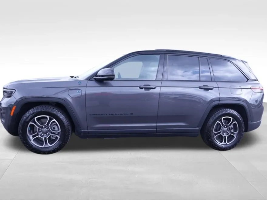 2022 Jeep Cherokee Trailhawk 4xe photo 1