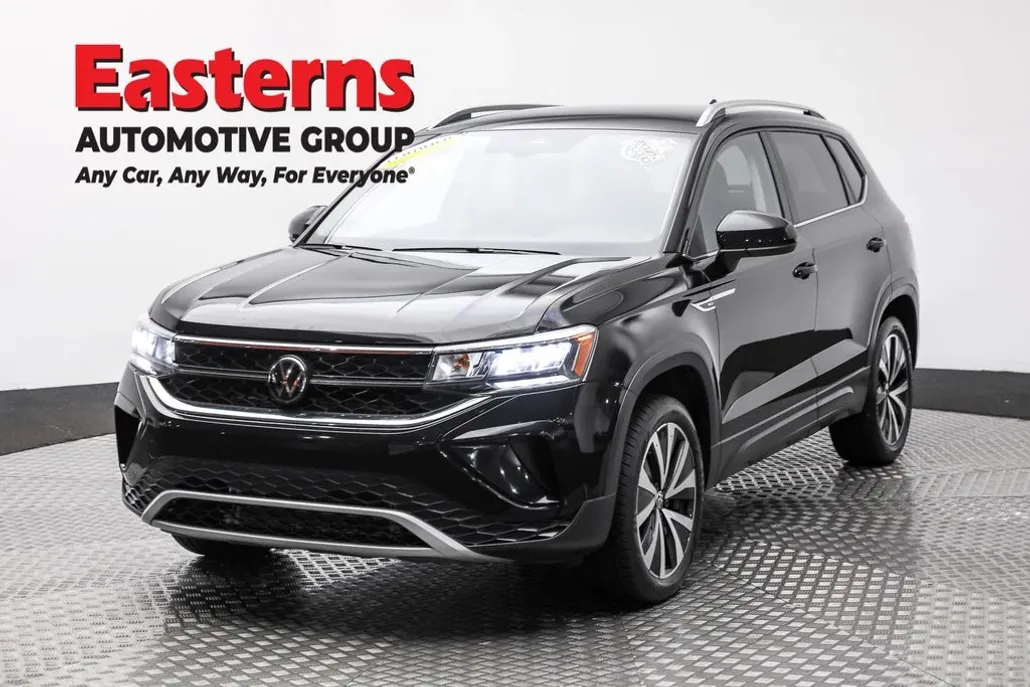 2024 Volkswagen Taos SE photo 1