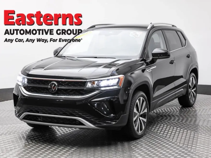 2024 Volkswagen Taos SE photo 1