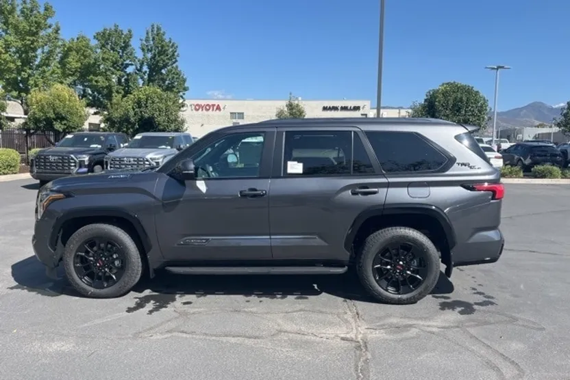 2025 Toyota Sequoia Platinum photo 1