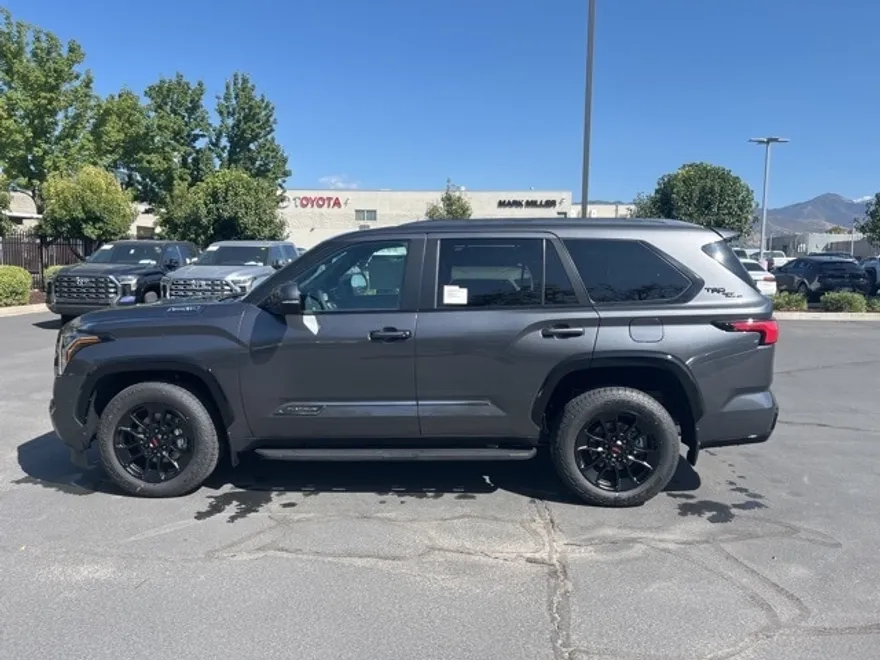 2025 Toyota Sequoia Platinum photo 1