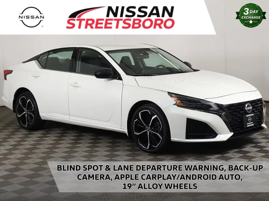 2023 Nissan Altima 2.5 SR photo 1