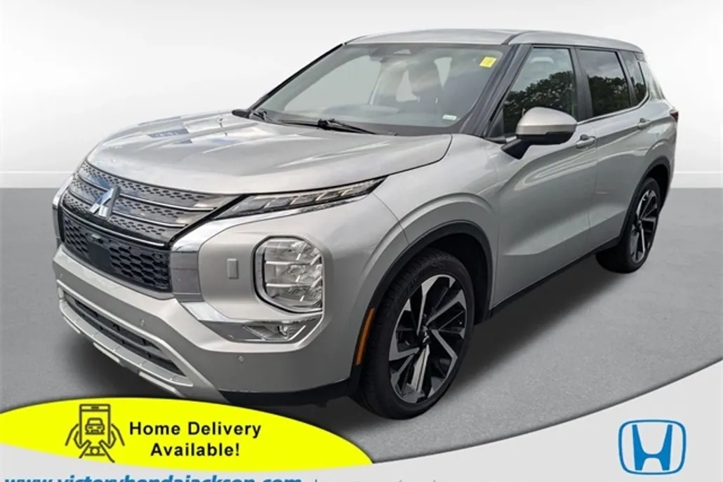 2023 Mitsubishi Outlander SE photo 1