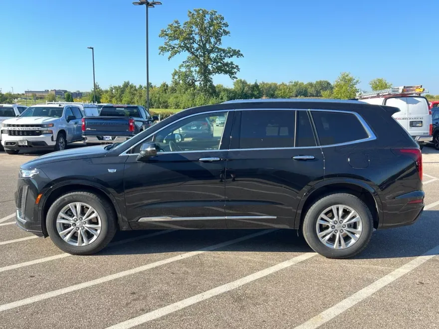 2023 Cadillac XT4 Luxury photo 1