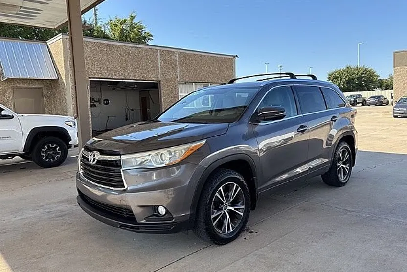 2016 Toyota Highlander XLE photo 1