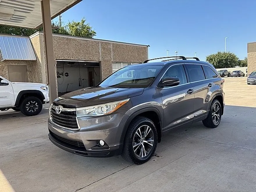 2016 Toyota Highlander XLE photo 1