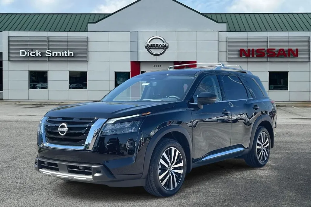 2025 Nissan Pathfinder Platinum photo 1