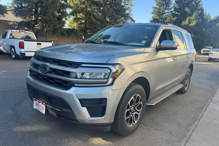 2023 Ford Expedition XLT photo 1