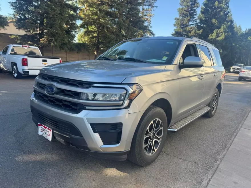 2023 Ford Expedition XLT photo 1
