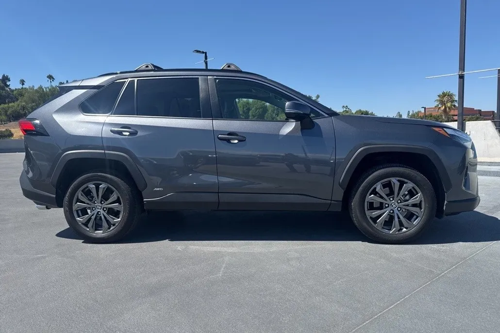 2023 Toyota RAV4 Hybrid XLE Premium photo 1