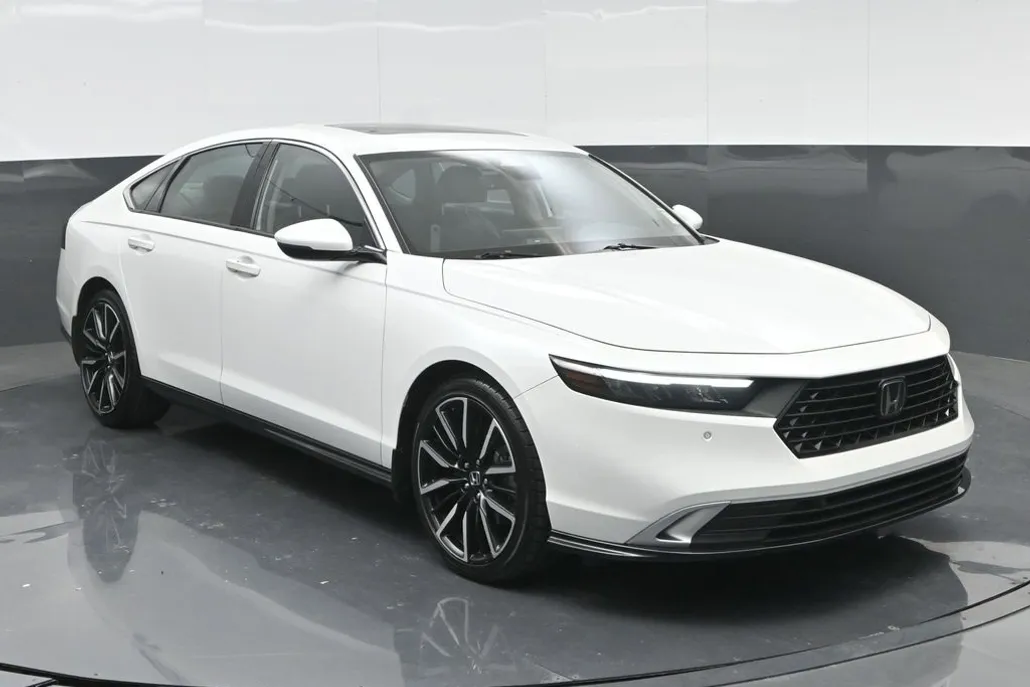 2023 Honda Accord Hybrid Touring photo 1