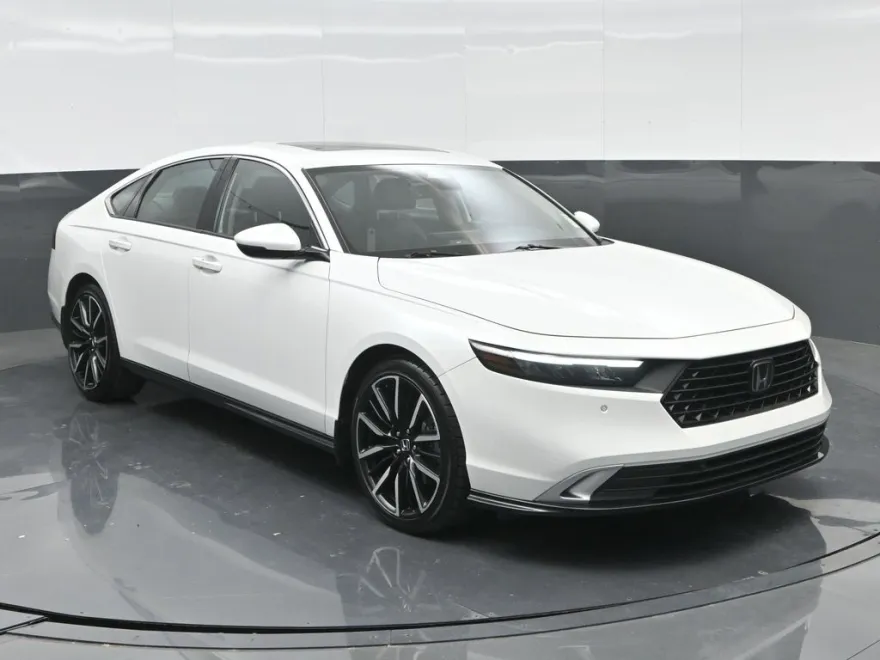 2023 Honda Accord Hybrid Touring photo 1