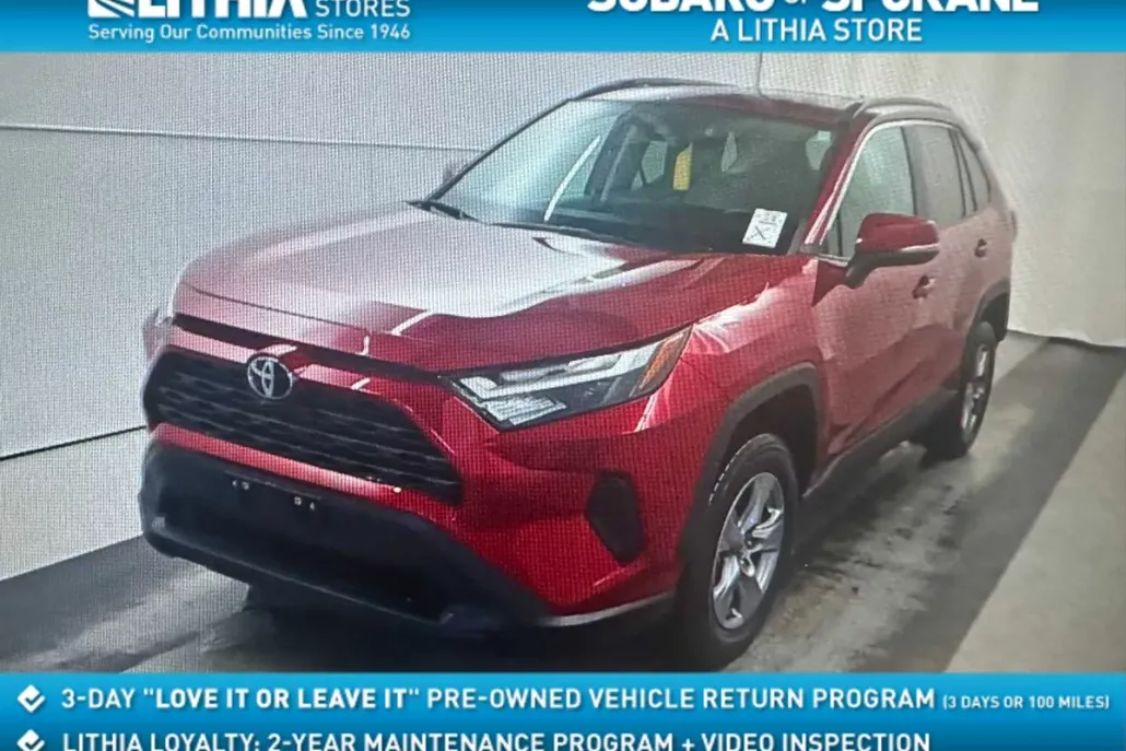 2023 Toyota RAV4 XLE photo 1