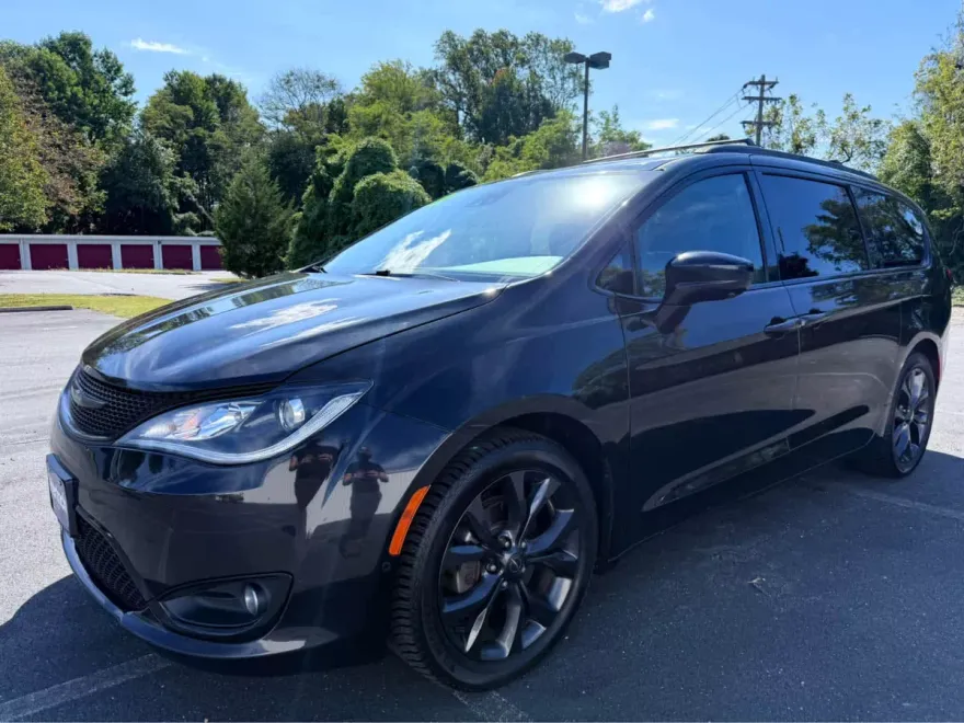 2018 Chrysler Pacifica Touring Plus photo 1
