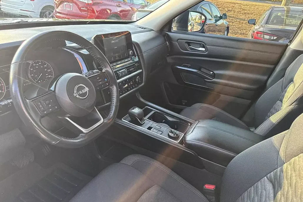 2022 Nissan Pathfinder SV photo 1