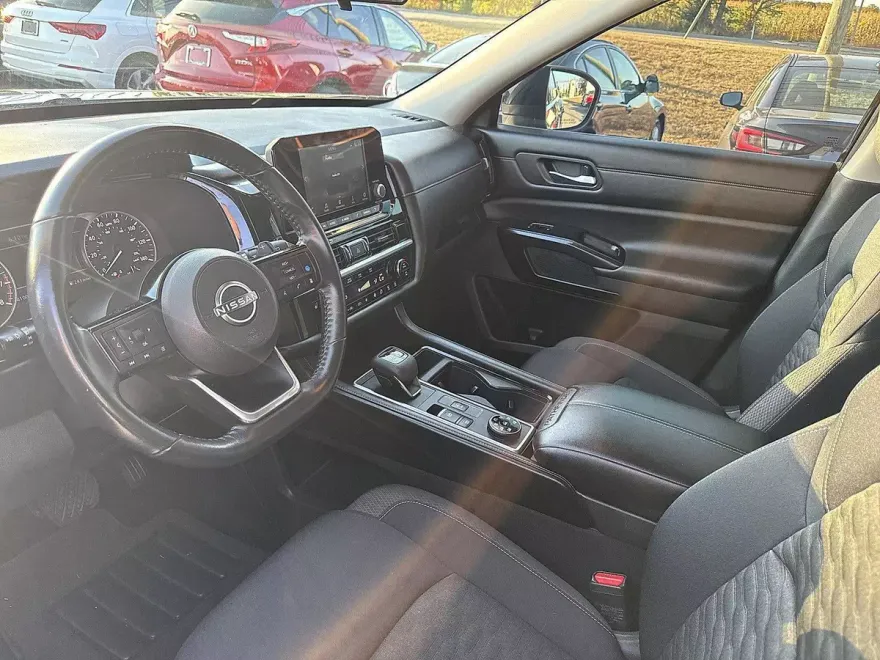 2022 Nissan Pathfinder SV photo 1