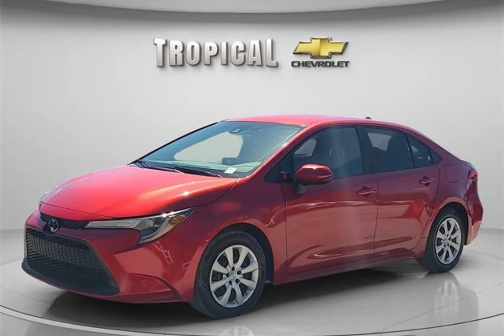2021 Toyota Corolla LE photo 1