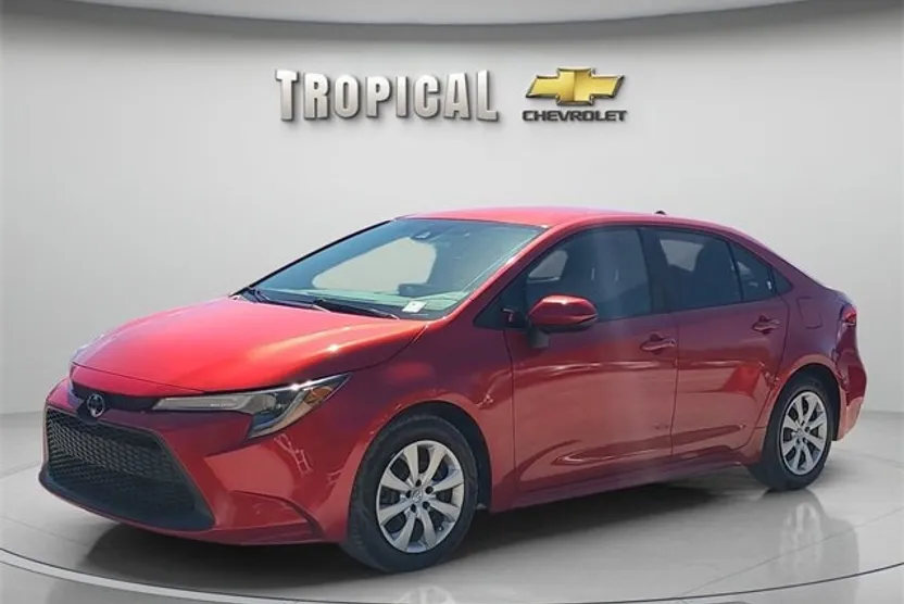 2021 Toyota Corolla LE photo 1