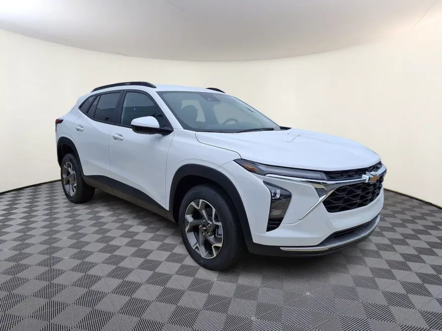 2025 Chevrolet Trax LT photo 1