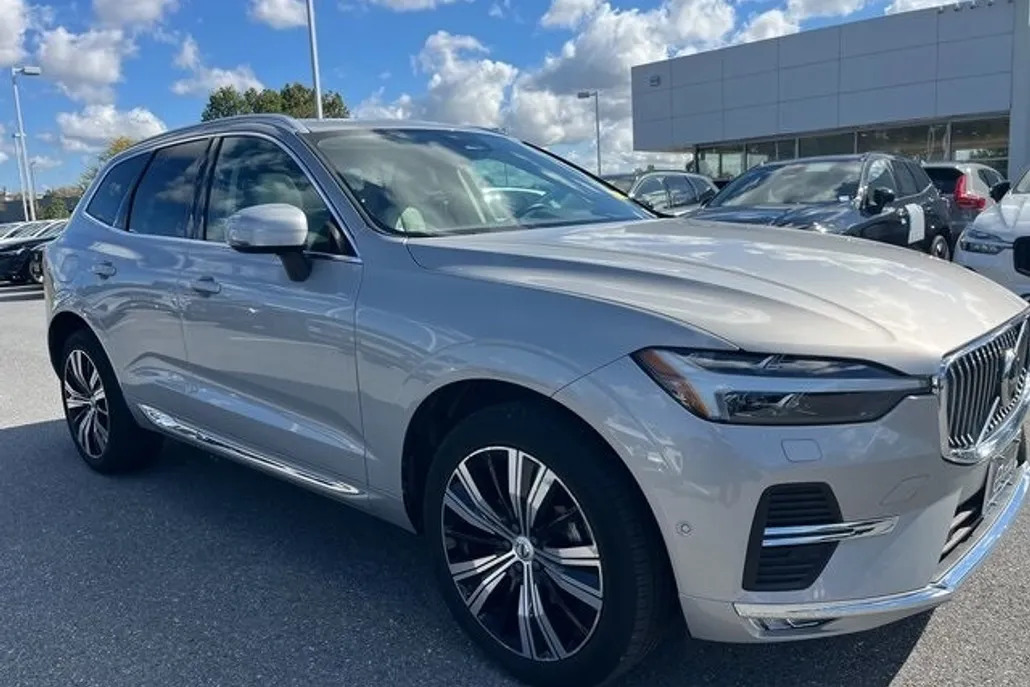 2023 Volvo XC60 B5 Plus photo 1