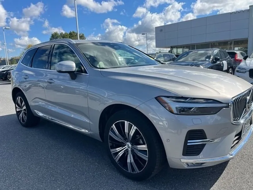2023 Volvo XC60 B5 Plus photo 1