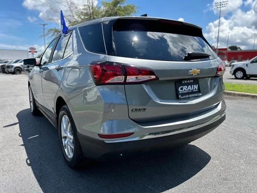2024 Chevrolet Equinox LT photo 1