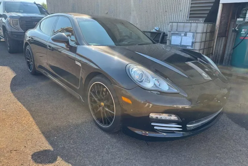2013 Porsche Panamera 4 Platinum photo 1