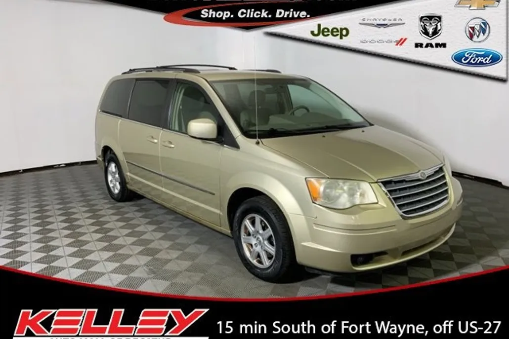 2010 Chrysler Town & Country Touring photo 1