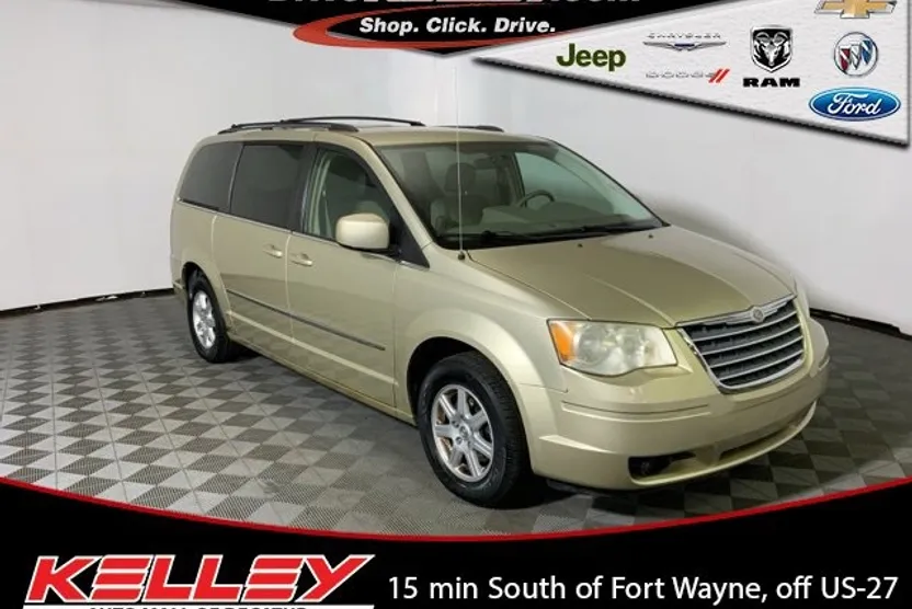2010 Chrysler Town & Country Touring photo 1