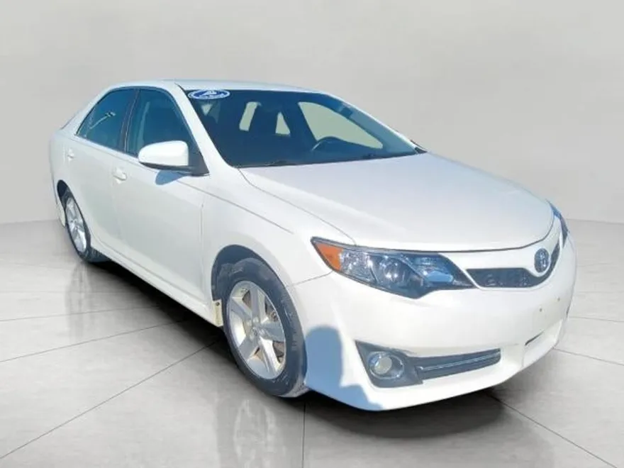 2014 Toyota Camry L photo 1