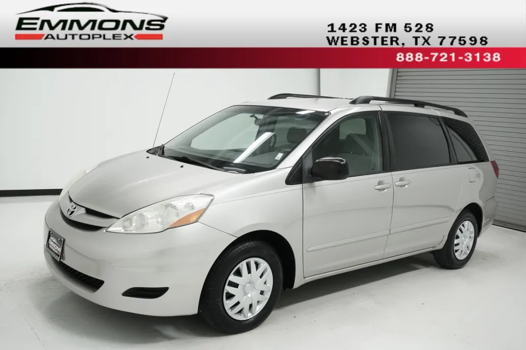 2008 Toyota Sienna LE photo 1