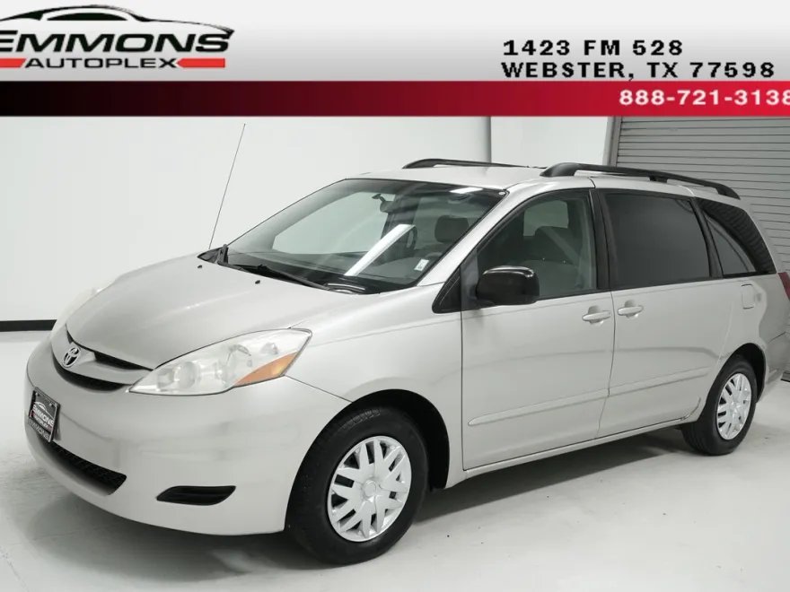 2008 Toyota Sienna LE photo 1