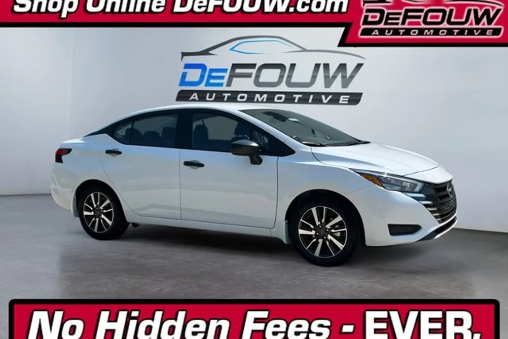 2025 Nissan Versa 1.6 S photo 1