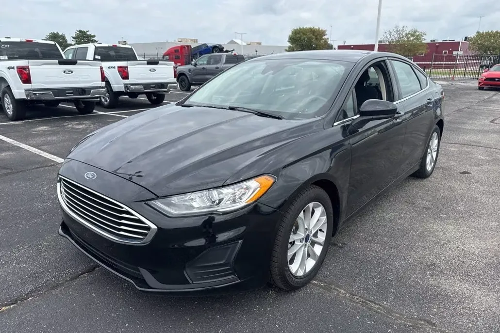 2020 Ford Fusion SE photo 1