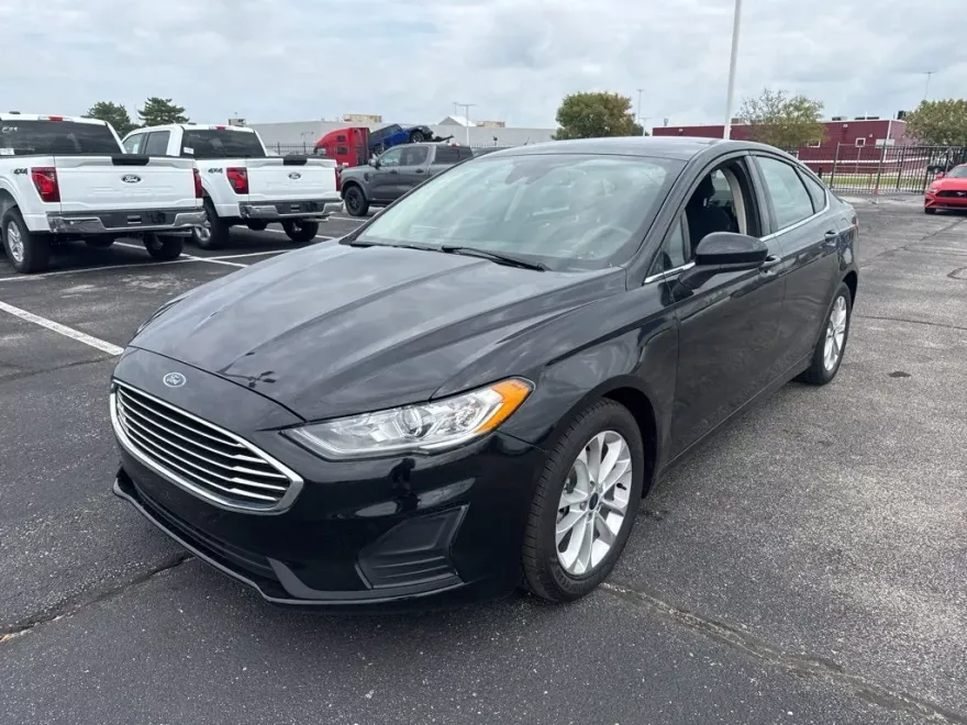 2020 Ford Fusion SE photo 1
