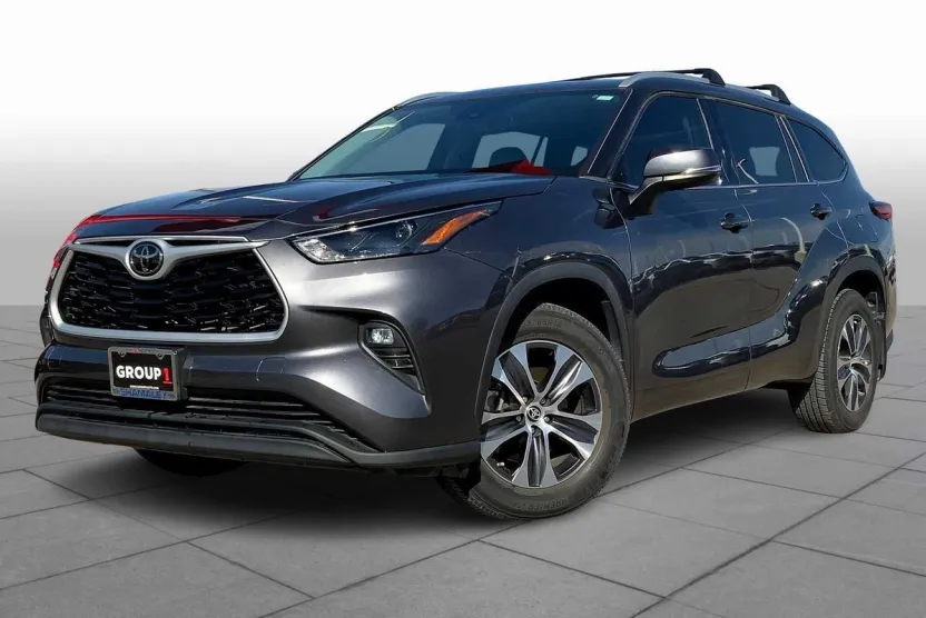 2022 Toyota Highlander XLE photo 1