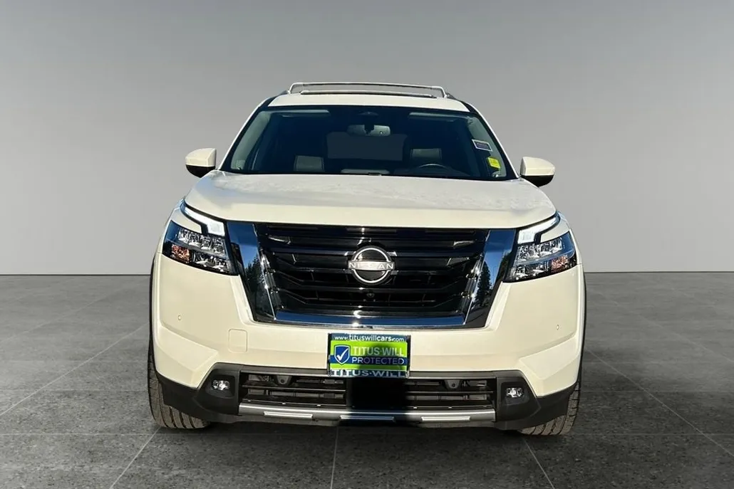 2022 Nissan Pathfinder SL photo 1