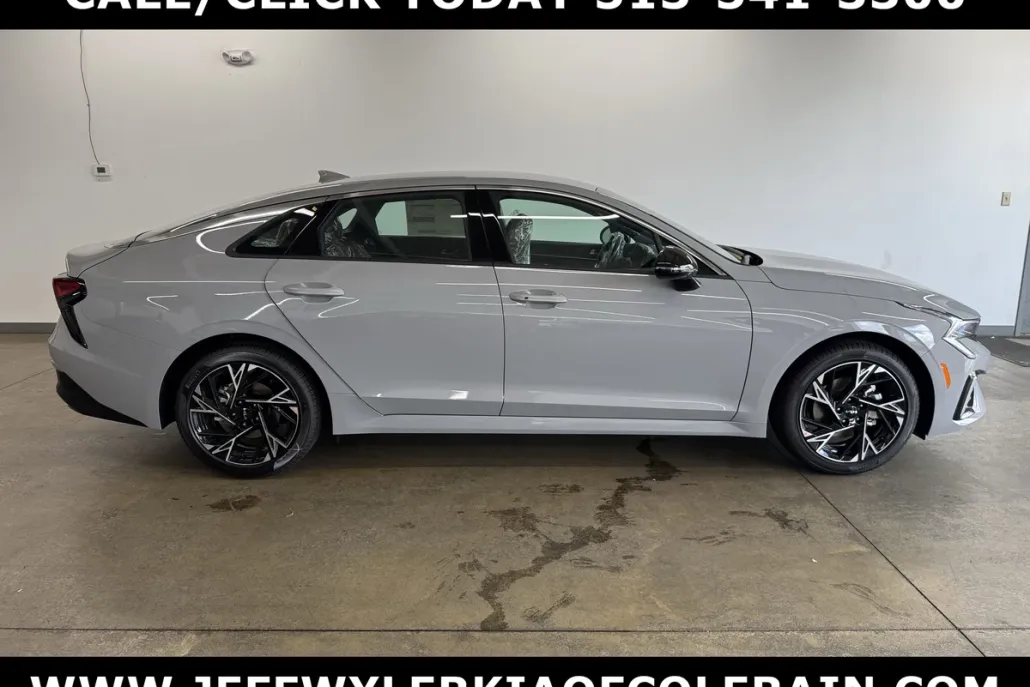 2026 Kia K5 GT-Line photo 1