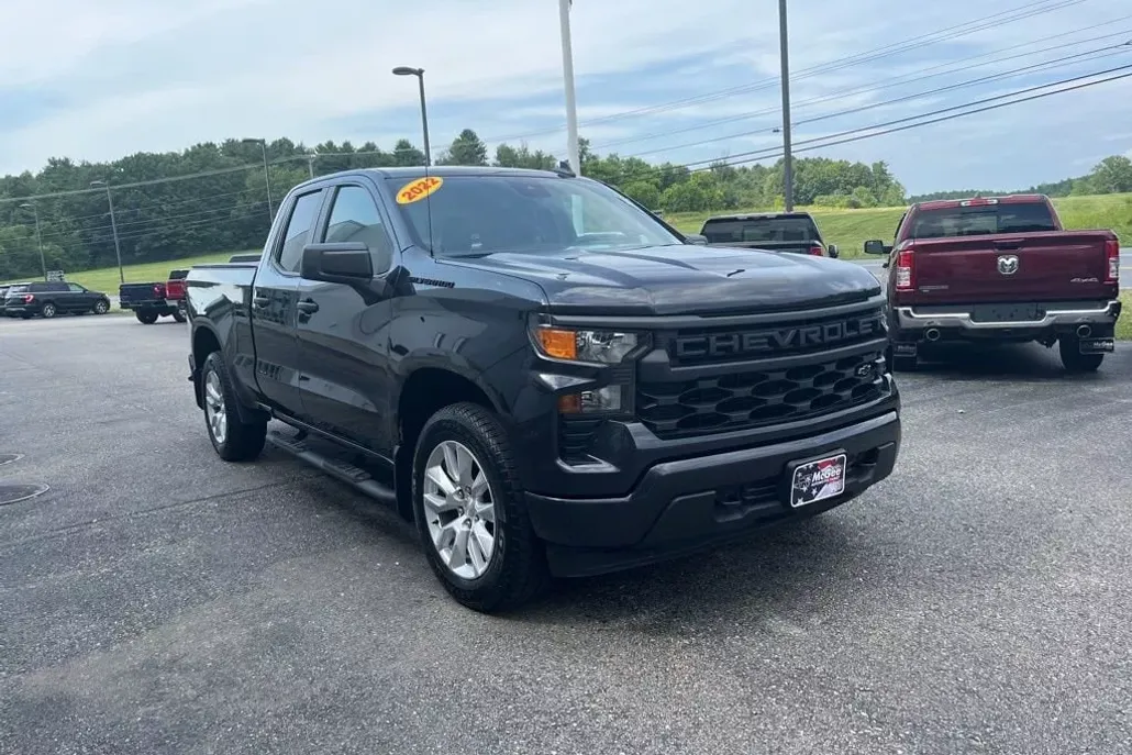 2022 Chevrolet Silverado 1500 Custom photo 1