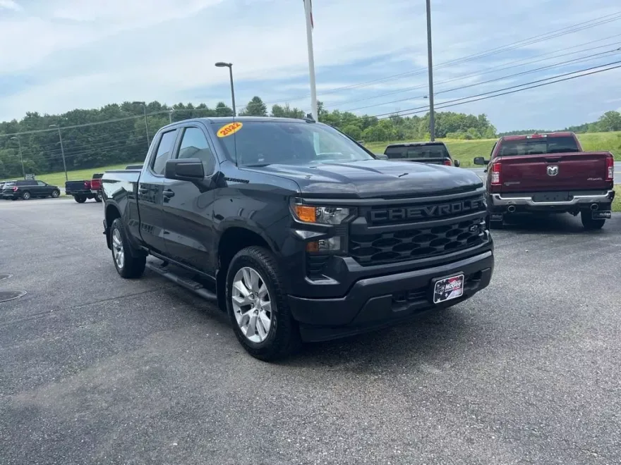 2022 Chevrolet Silverado 1500 Custom photo 1