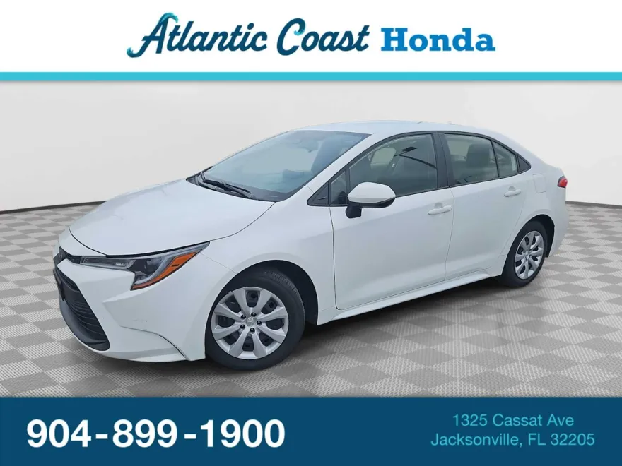 2023 Toyota Corolla LE photo 1