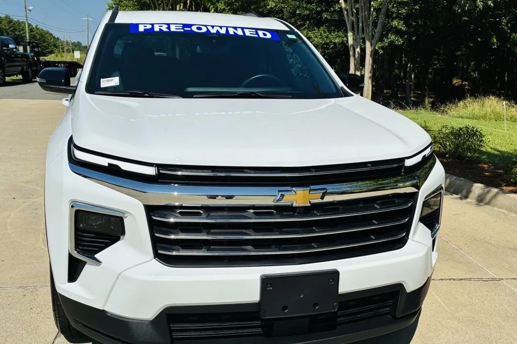 2025 Chevrolet Traverse photo 1