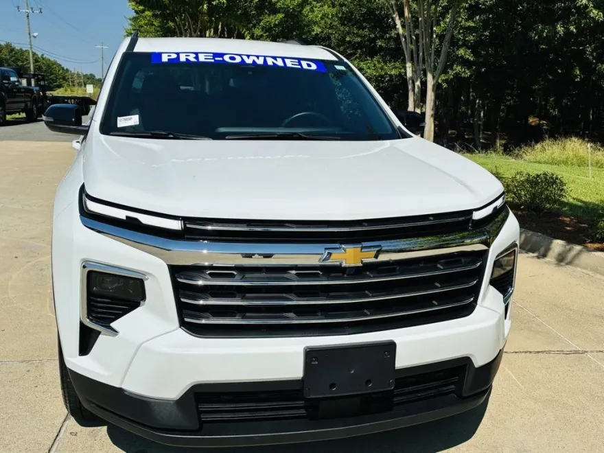 2025 Chevrolet Traverse photo 1